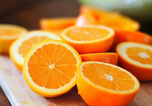 喉咙痛可以吃橙子吗 感冒了喉咙痛可以吃橙子吗