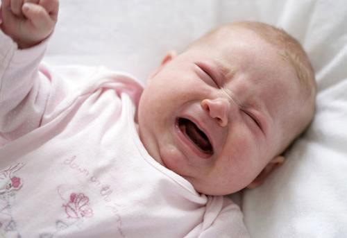 宝宝缺钙为什么会哭闹（宝宝缺钙为什么会哭闹不停）