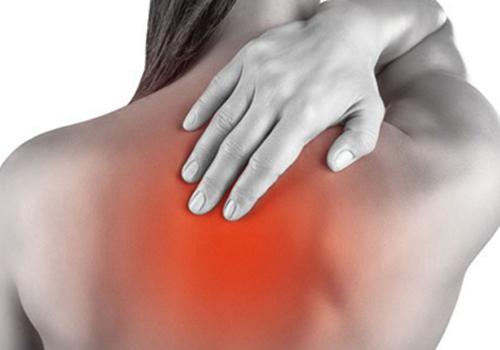 后背疼痛是什么原因 后背疼痛是什么原因女性