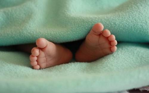 宝宝脚臭是什么原因（3岁宝宝脚臭是什么原因）