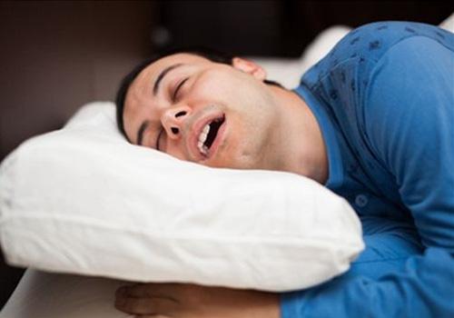 睡觉打呼噜的原因是什么 睡觉打呼噜是因为啥