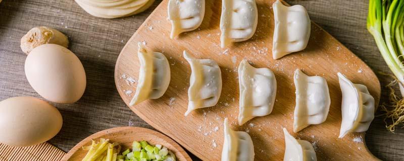 速冻饺子粘在一起了怎么分开 速冻饺子全部粘在一起了怎么办