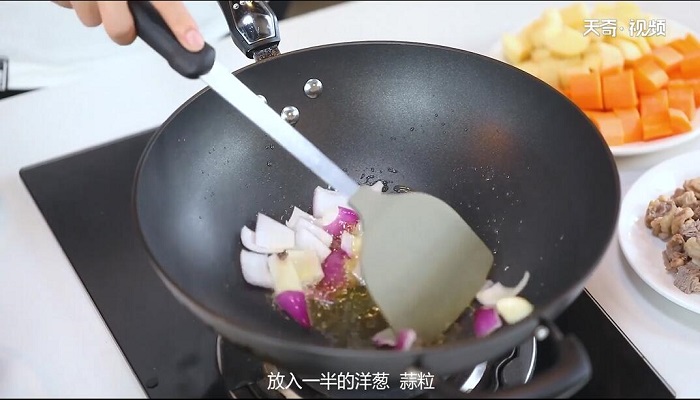 咖喱土豆牛肉的做法 咖喱土豆牛肉怎么做