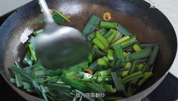 蒜苗炒干虾的做法 蒜苗炒干虾怎么做