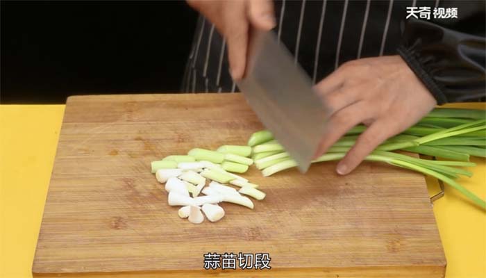 蒜苗焖豆泡的做法 蒜苗焖豆泡怎么做