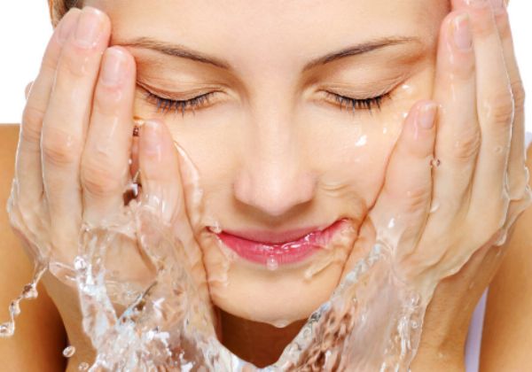香皂洗脸有什么好处 香皂洗脸的方法