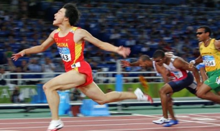 盘点奥运史上的感人瞬间，刘翔让国人惋惜