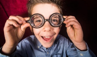 戴眼镜眼睛变形怎么办 5大方法助你恢复正常