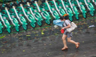 形容淋雨狼狈的句子 需要怎么表达雨的句子