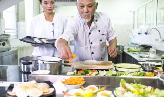 厨师长怎样给服务员培训菜品 厨师长给服务员培训菜品的方法