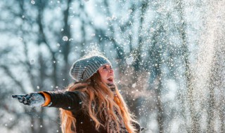 形容冬天雪下得非常大的句子（形容冬天雪很大的句子）