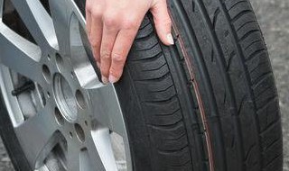 汽车轮胎的螺丝尺寸是是多大?（汽车轮胎一般是多大的螺丝）