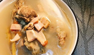 墨鱼老鸭香菇汤的做法 墨鱼老鸭汤可以放香菇炖吗