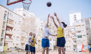 女生打篮球长高的方法（女孩子学打篮球会长高吗）