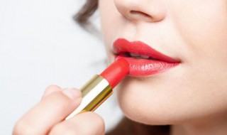 涂唇膏笔的正确方法（唇膏的正确涂法教程）