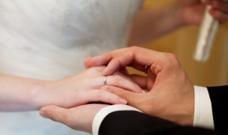 结婚戒指带左手还是右手 结婚戒指是带左手还是右手