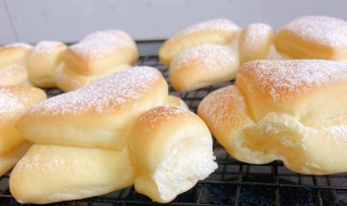 牛奶蝴蝶结面包的做法(奶油蝴蝶结的打法)