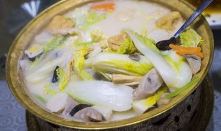 白菜炖蘑菇头怎么做 蘑菇炖白菜的做法