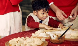 包饺子步骤简单方法教程（包饺子的详细教程）