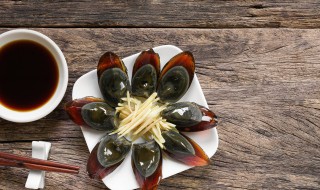 年夜饭松花蛋凉菜怎么做（松花蛋怎么做好吃 凉菜视频）