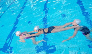 自学游泳的技巧 自学游泳的技巧有哪些