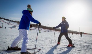 双板滑雪怎么侧滑 双板滑雪怎么侧滑视频教程