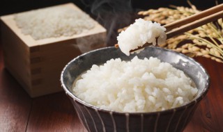 米饭蒸熟了怎么做才好吃（米饭蒸熟了怎么做才好吃窍门）