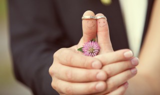 怎么挑选订婚戒指 如何选订婚戒指
