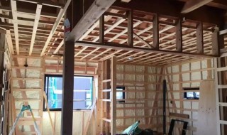 房子加隔热层一般会怎么做(房屋加装隔热层)