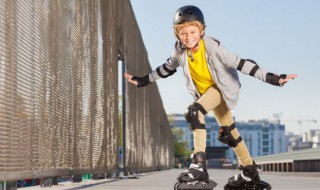 小学四年级学滑冰鞋的技巧 孩子怎么学滑冰鞋