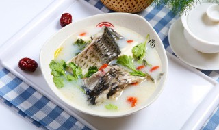 日本人吃的鱼汤怎么做（日本人吃的鱼汤怎么做的）