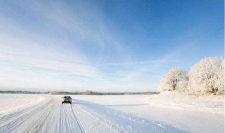 冰雪道路行驶时应该注意哪些（冰雪道路行驶时应该怎么做选择题）