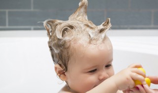 小月龄婴儿洗澡方法 小月龄婴儿洗澡方法视频
