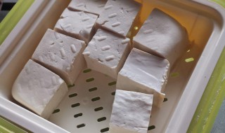 生石膏粉做豆腐的技巧 生石膏粉做豆腐的技巧视频
