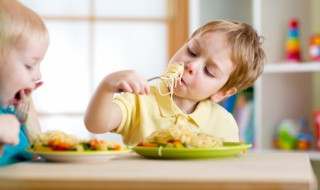 小孩不吃饭厌食怎么办（小孩不吃饭厌食怎么办吃什么药）