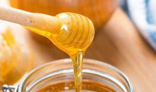 蜂巢老蜜的正确食用方法（蜂巢老蜜的正确食用方法是什么）
