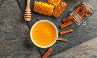 泡蜂蜜要多少温度的水合适（泡蜂蜜用多少温度的水）