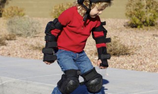 怎么教宝贝溜冰 怎么教宝贝溜冰视频