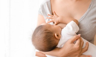 怎么判断母乳够不够宝宝吃（怎么判断母乳够不够宝宝吃十个月）