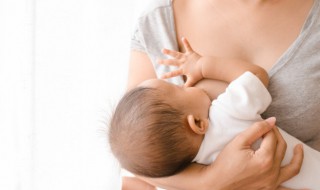 怎么判断宝宝吃母乳有没有吃饱（宝宝吃不饱母乳的症状）