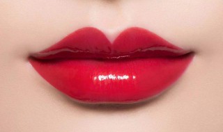 唇釉和口红的区别 唇釉和口红的区别哪个好用