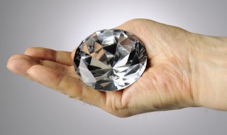 如何选购钻石（如何选购钻石戒指）