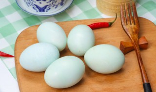 土鸡蛋为什么有绿色的壳（绿壳鸡蛋和普通鸡蛋哪个好）