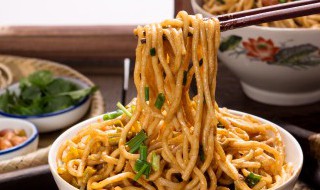 炒面怎么做简单又好吃视频教程(炒面怎么做简单又好吃视频教程炒孙片)