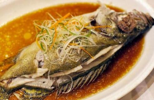 鱼尾巴上有寄生虫能吃吗 鱼尾巴有虫子能吃吗