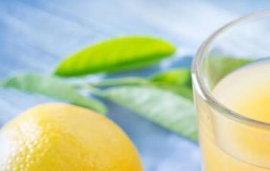 喝柠檬水有什么作用 每天晚上喝柠檬水有什么作用