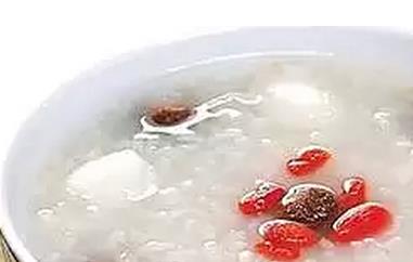 鲜藕枣梨粥怎么做好吃 红枣莲藕粥的做法