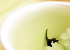 菊花茶的功效有哪些 菊花茶的功效有什么