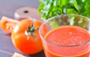 西红柿汁的功效与作用 芹菜西红柿汁的功效与作用