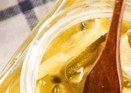 喝蜂蜜水有什么好处（女人每天喝蜂蜜水有什么好处）